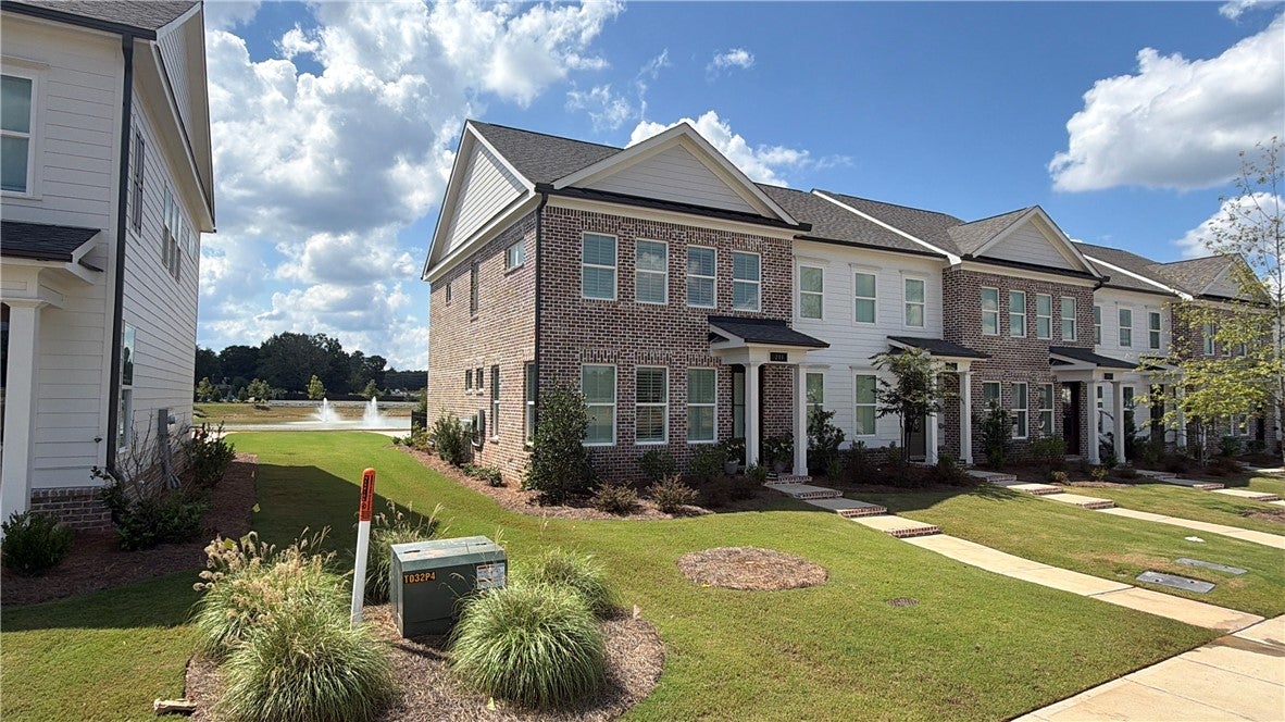211 BLACK SWANN Road