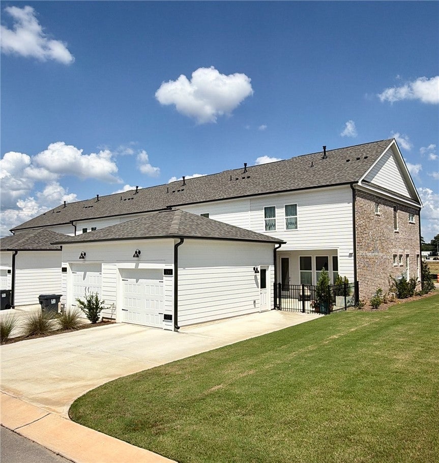 211 BLACK SWANN Road