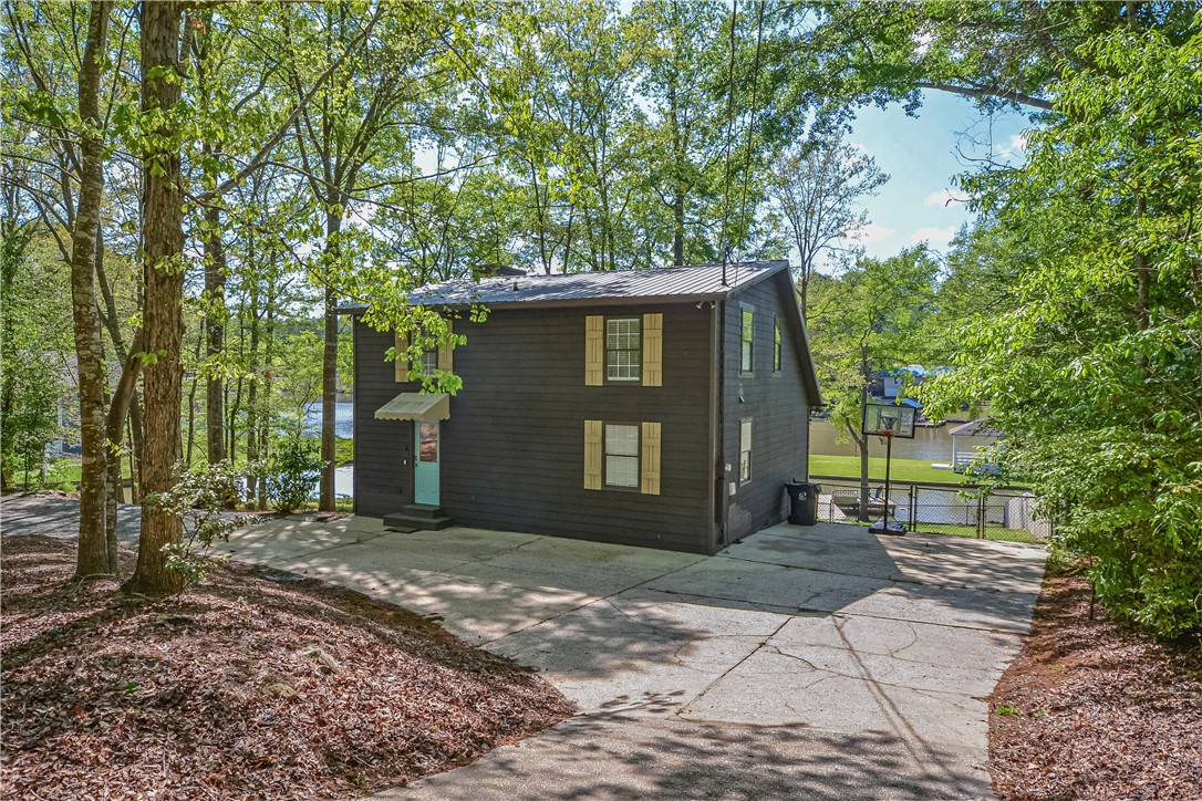 315 LAKE POINT Drive