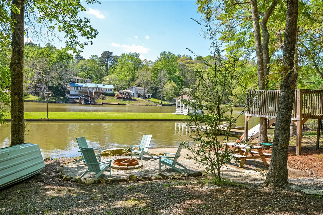 315 LAKE POINT Drive