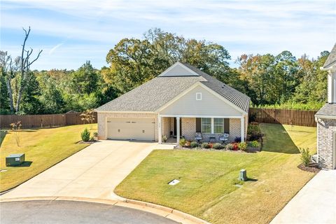 Photo of 934 GREAT BEAR Road, Opelika, AL 36804 (MLS # 180564)