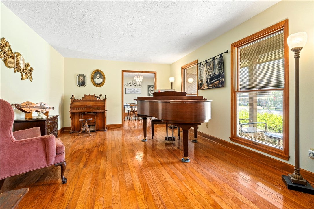 1441 FERNDALE Drive