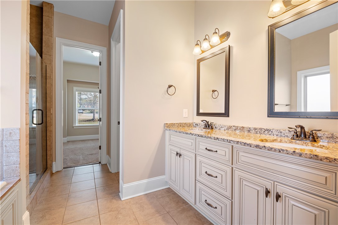 Auburn, Alabama 36832, United States, 5 Bedrooms Bedrooms, ,4 BathroomsBathrooms,Residential,Pending,102421