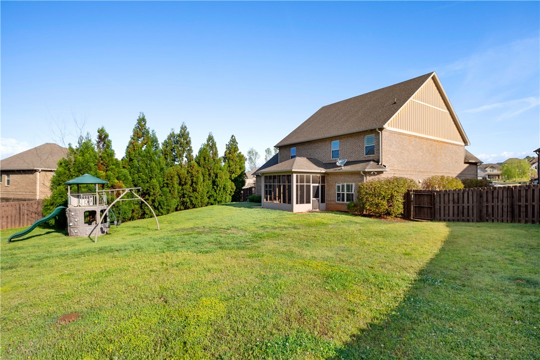 Auburn, Alabama 36832, United States, 5 Bedrooms Bedrooms, ,4 BathroomsBathrooms,Residential,Pending,102421