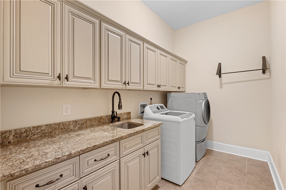 Auburn, Alabama 36832, United States, 5 Bedrooms Bedrooms, ,4 BathroomsBathrooms,Residential,Pending,102421