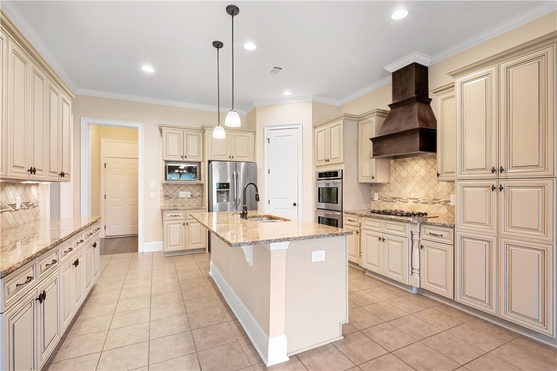 Auburn, Alabama 36832, United States, 5 Bedrooms Bedrooms, ,4 BathroomsBathrooms,Residential,Pending,102421