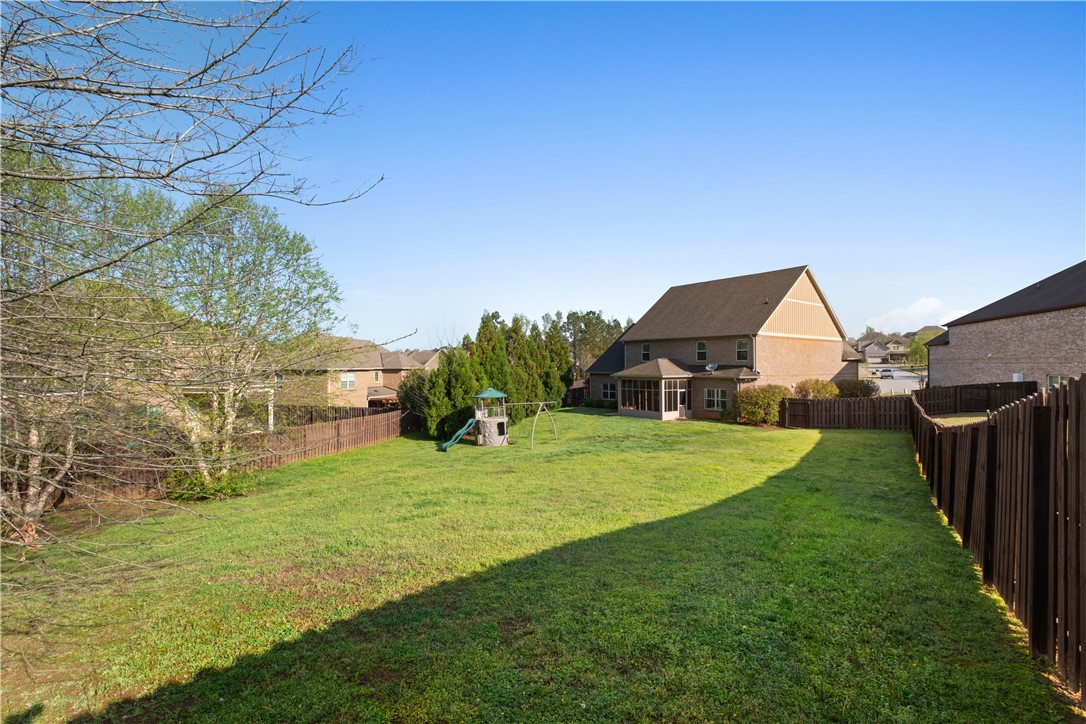 Auburn, Alabama 36832, United States, 5 Bedrooms Bedrooms, ,4 BathroomsBathrooms,Residential,Pending,102421