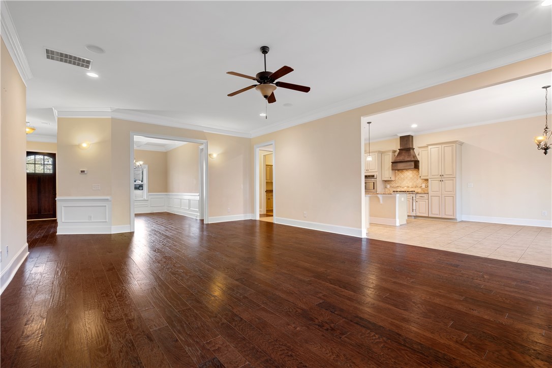 Auburn, Alabama 36832, United States, 5 Bedrooms Bedrooms, ,4 BathroomsBathrooms,Residential,Pending,102421