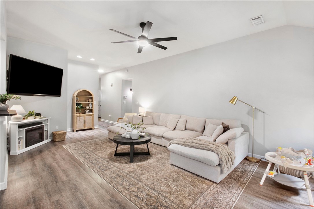 2415 NORTHTOWNE Drive