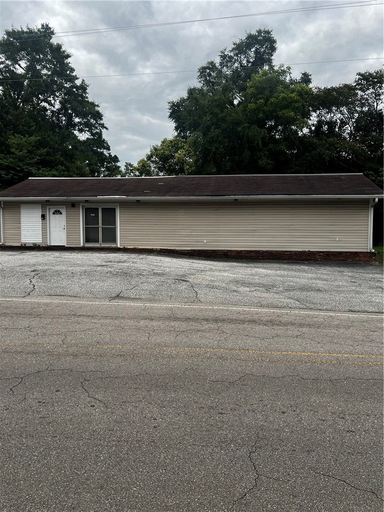 Photo of 3096 COLUMBUS Road, Valley, AL 36854 (MLS # 181041)