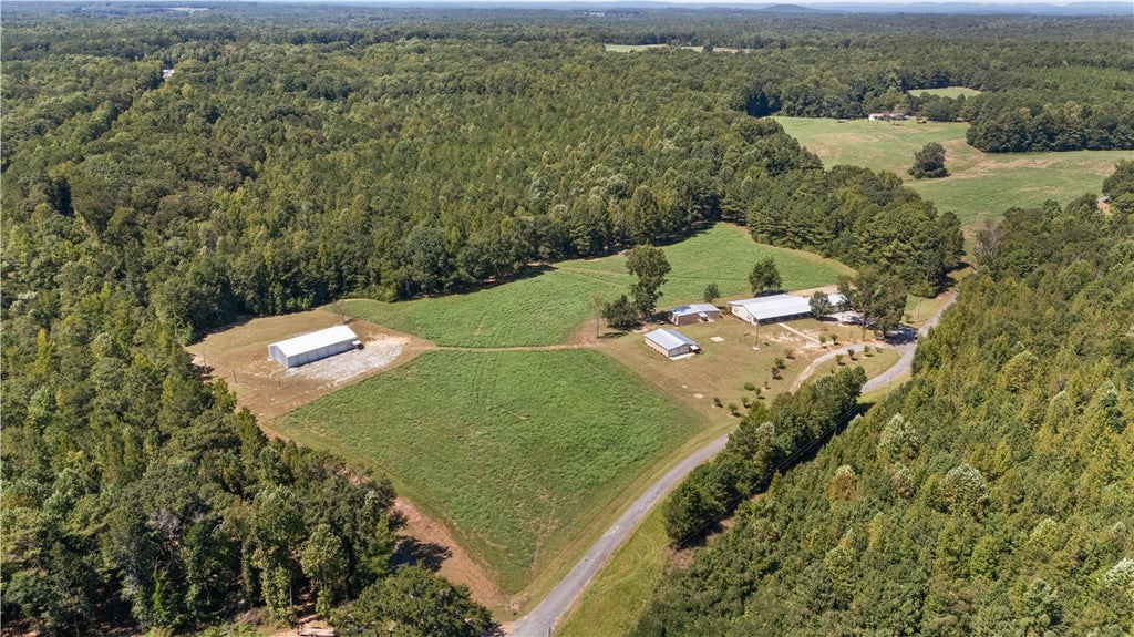 Photo of 561 DEER TRAIL RD, Daviston, AL 36256 (MLS # 182408)