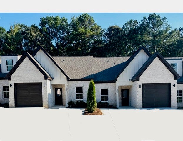 Photo of 1100 ARCADIA Avenue #501, Auburn, AL 36830 (MLS # 182125)