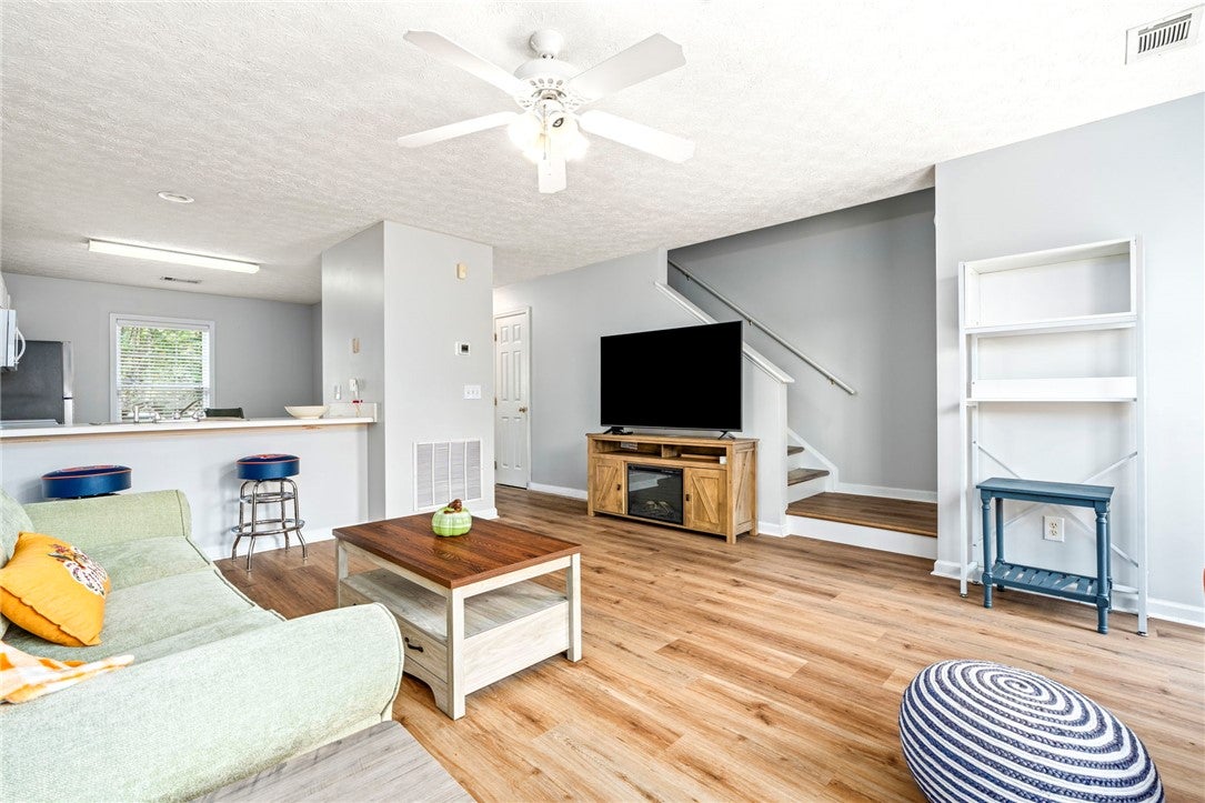 1477 N DONAHUE Drive 2709