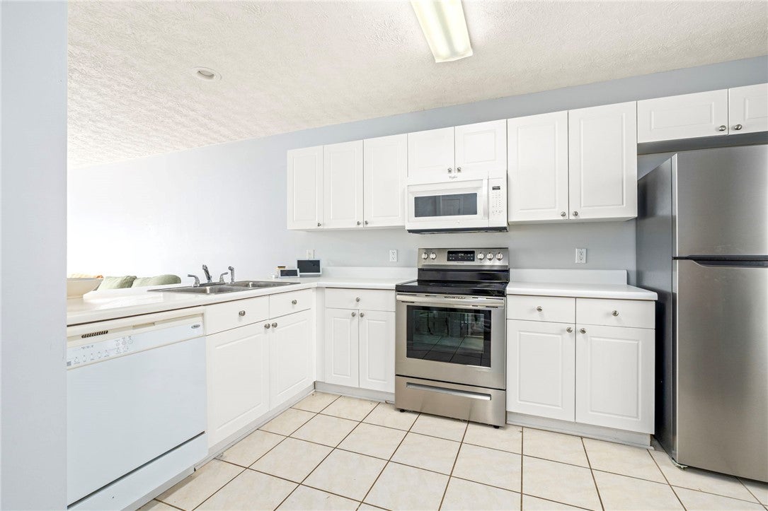 1477 N DONAHUE Drive 2709