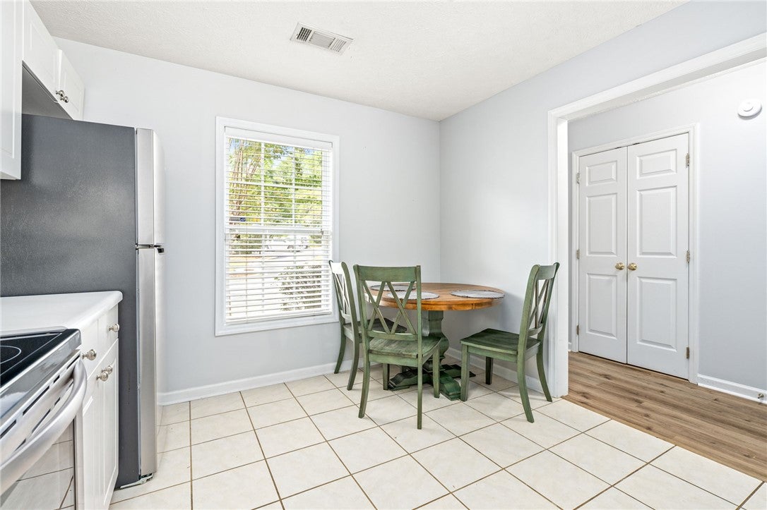 1477 N DONAHUE Drive 2709