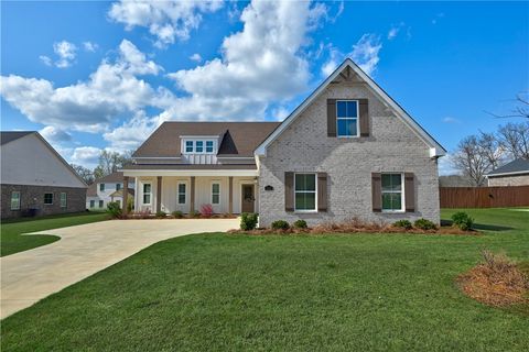 Photo of 2820 RAINMAKER RUN Drive, Auburn, AL 36832 (MLS # 179303)