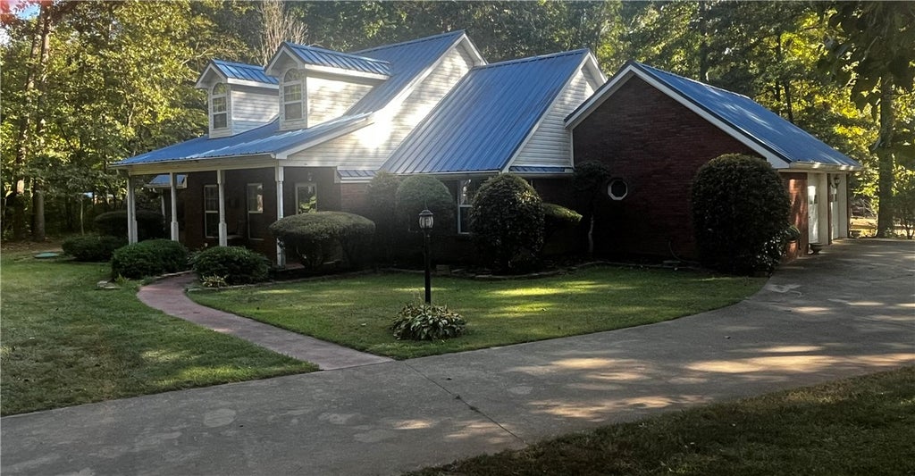 Photo of 1034 COUNTY ROAD 520, Five Points, AL 36855 (MLS # 182390)