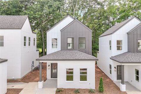 Photo of 618 MARTIN LUTHER KING Drive #4, Auburn, AL 36830 (MLS # 178542)