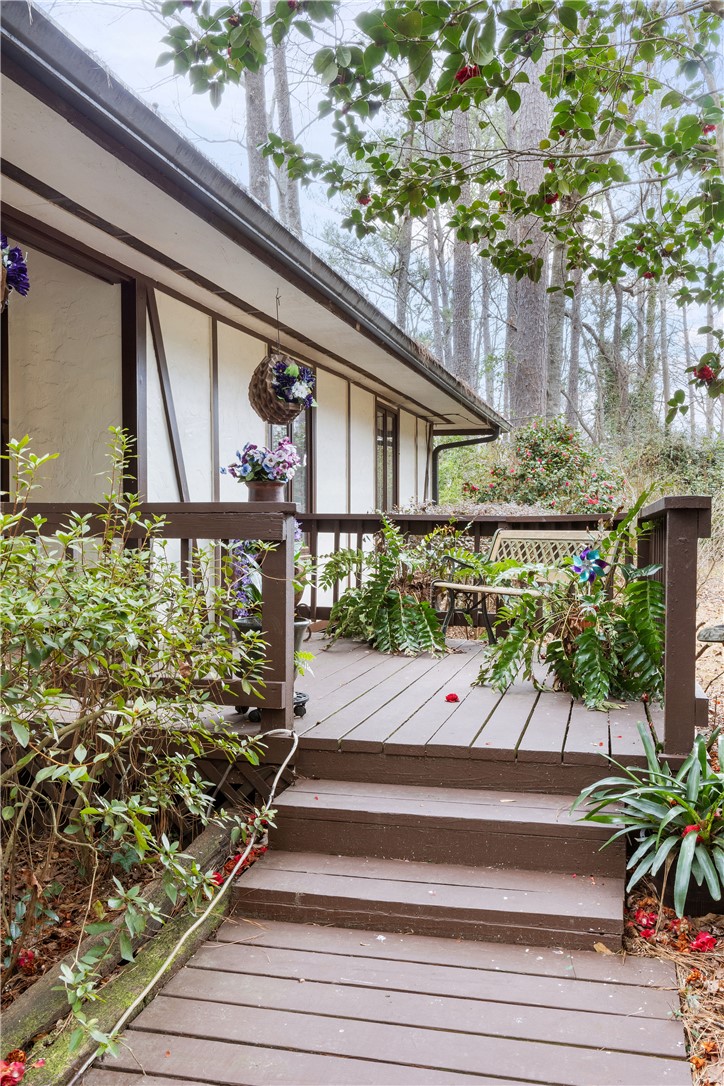 307 WILLOW CREEK Road