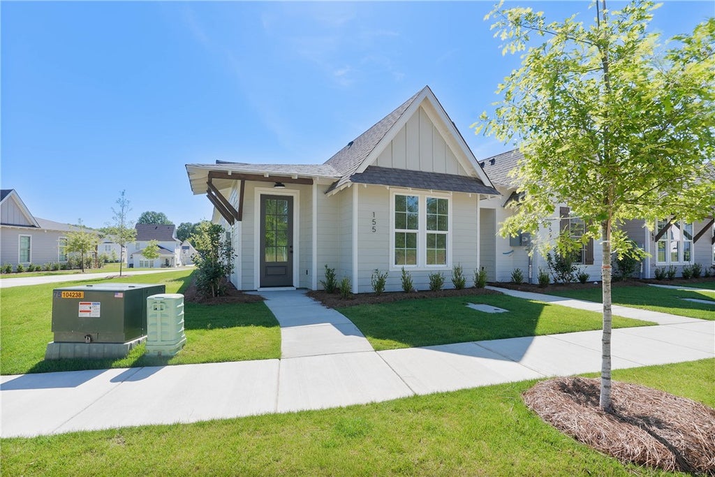 Photo of 178 SUMMER Street, Opelika, AL 36804 (MLS # 182153)