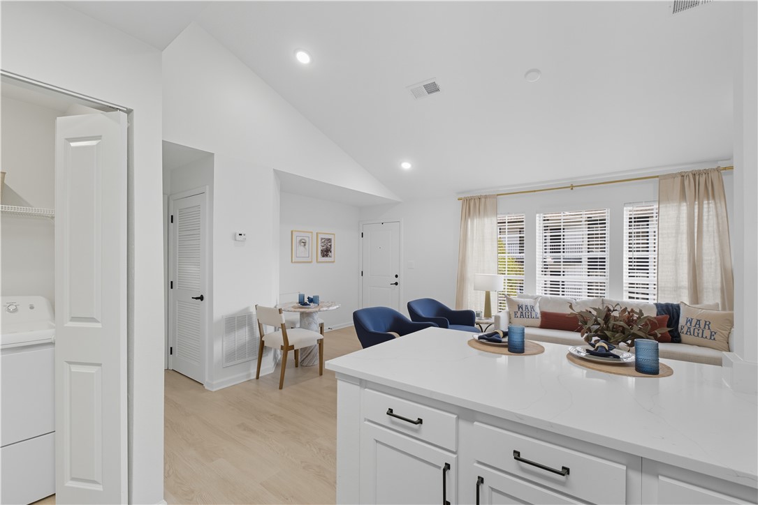 Auburn, Alabama 36830, United States, 3 Bedrooms Bedrooms, ,3 BathroomsBathrooms,Residential,Pending,252835