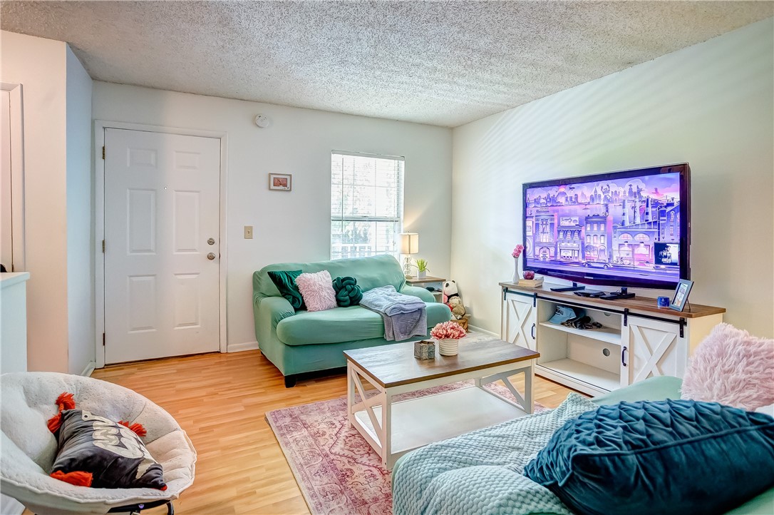 162 E UNIVERSITY Drive I201