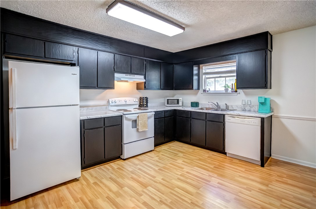 162 E UNIVERSITY Drive I201