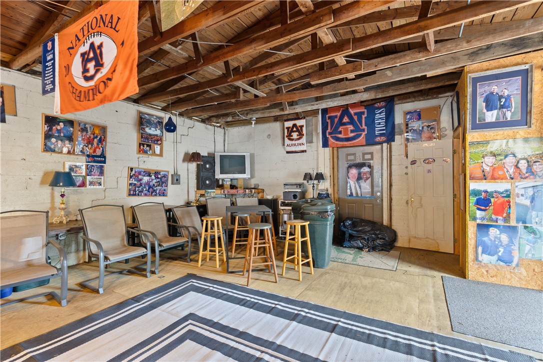 302 N DONAHUE Drive