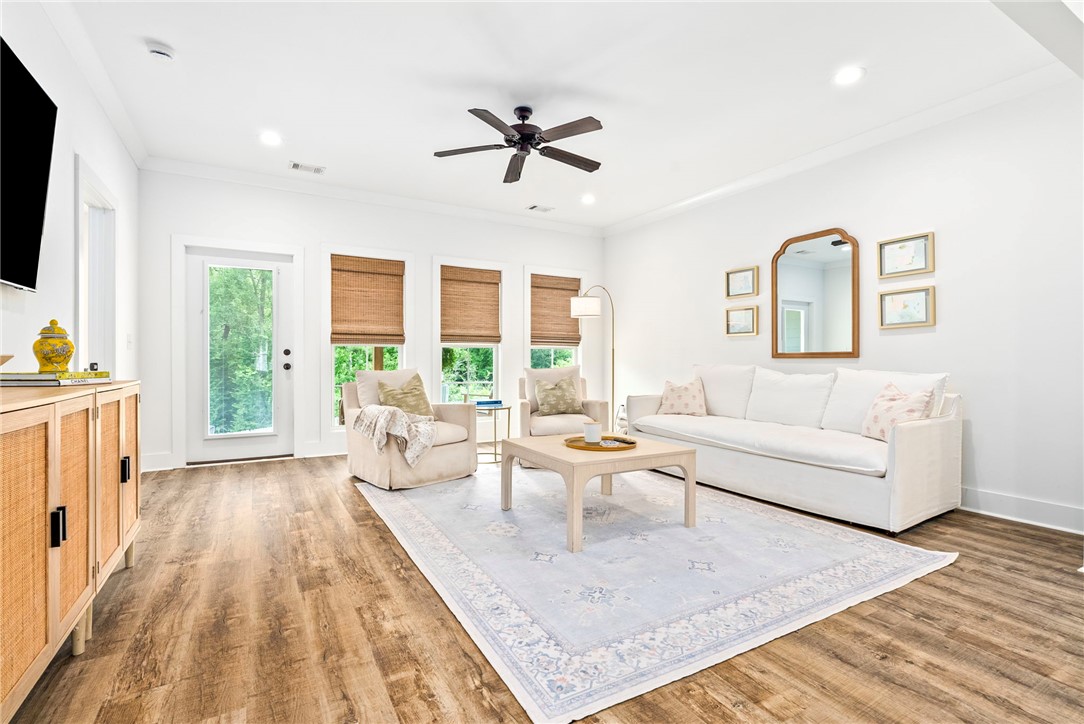 569 CEDARBROOK Drive