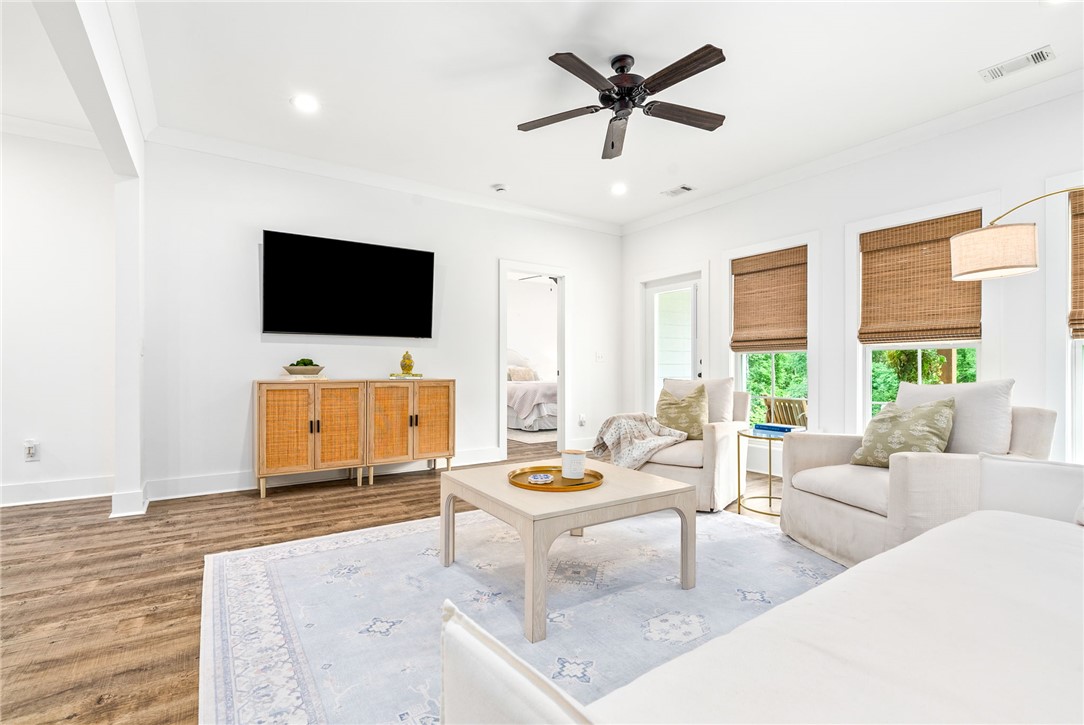 569 CEDARBROOK Drive