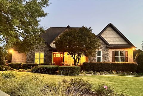 Photo of 2296 COLUMBIA Drive, Auburn, AL 36830 (MLS # 174508)