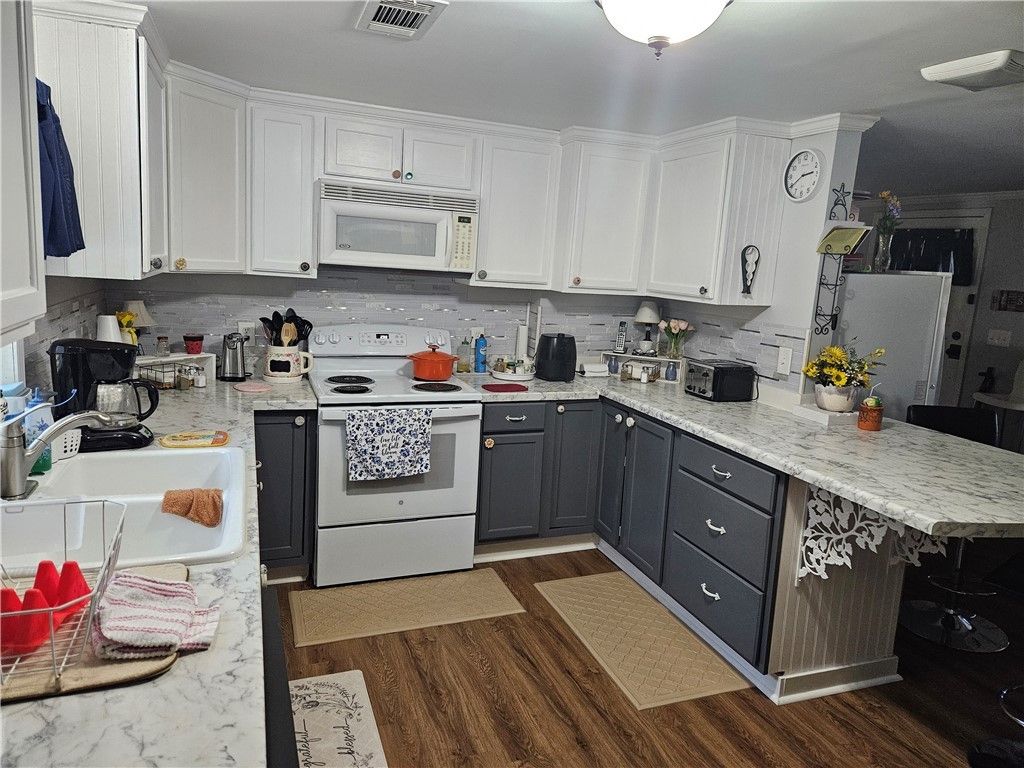 Photo of 1131 COUNTY ROAD 190, Valley, AL 36854 (MLS # 177380)