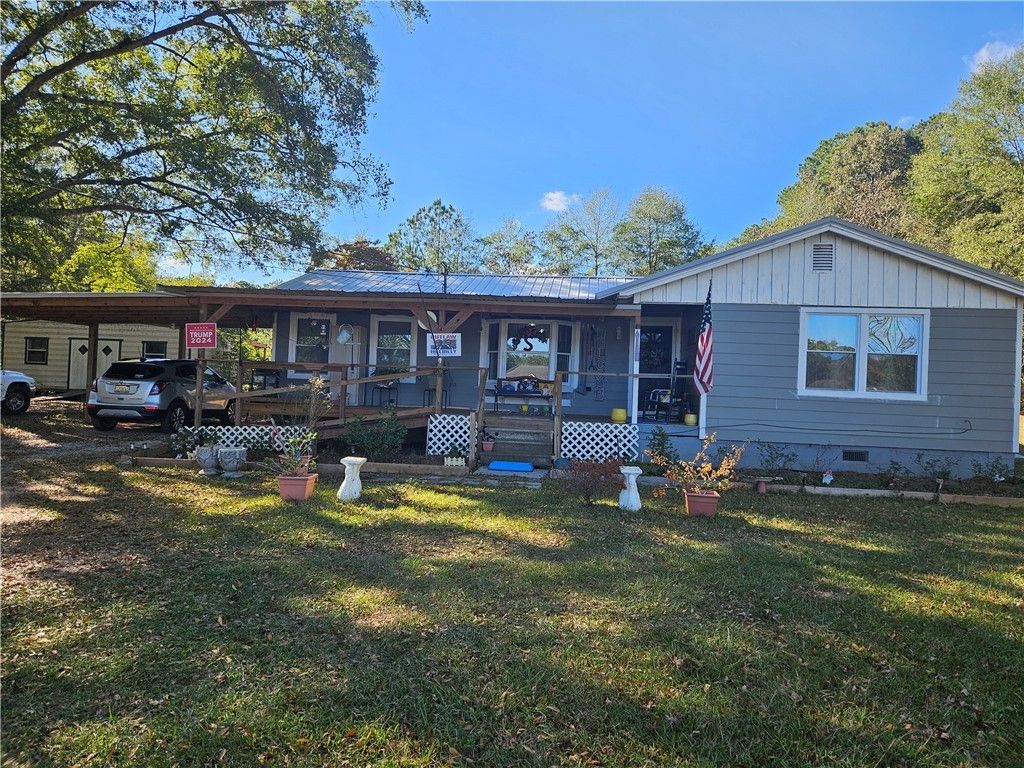 Photo of 1131 COUNTY ROAD 190, Valley, AL 36854 (MLS # 177380)