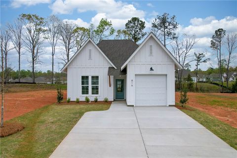 Photo of 816 HUNTERS Way, Opelika, AL 36801 (MLS # 178367)