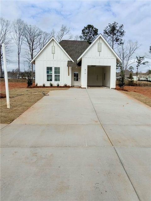 Photo of 816 HUNTERS Way, Opelika, AL 36801 (MLS # 178367)