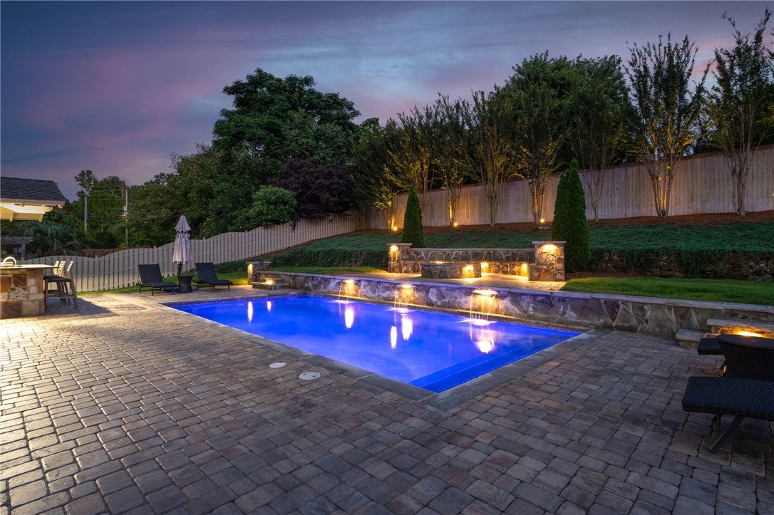 3205 PINECREST Drive