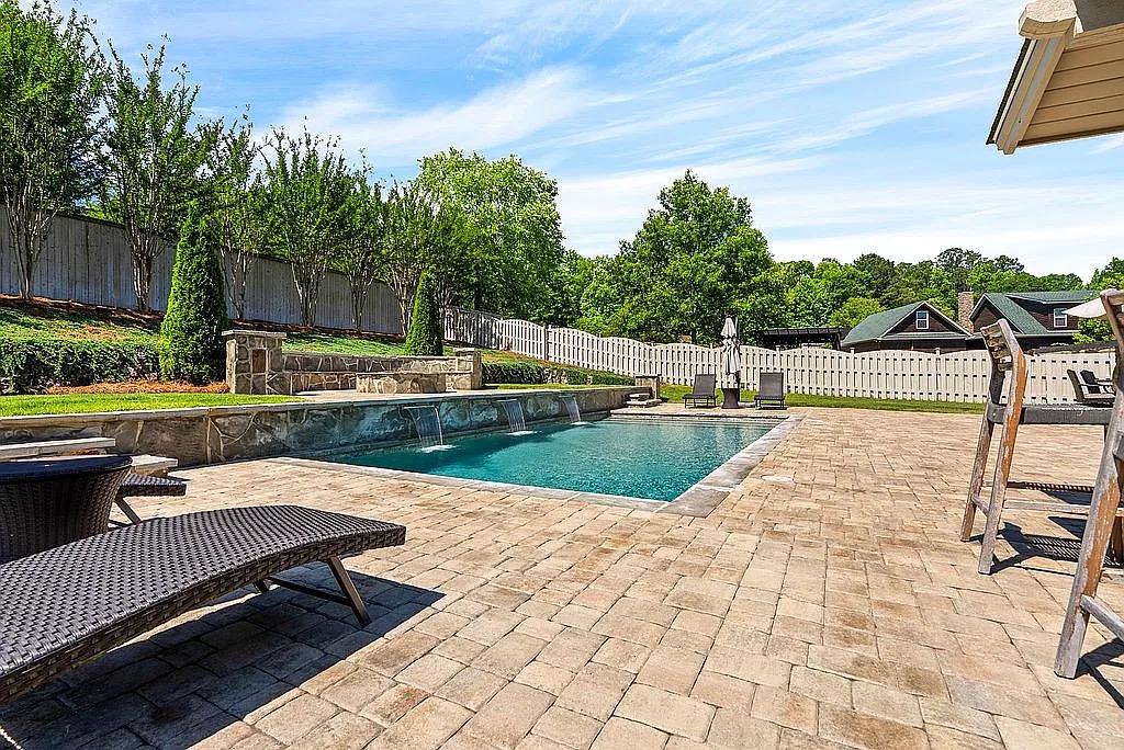 3205 PINECREST Drive