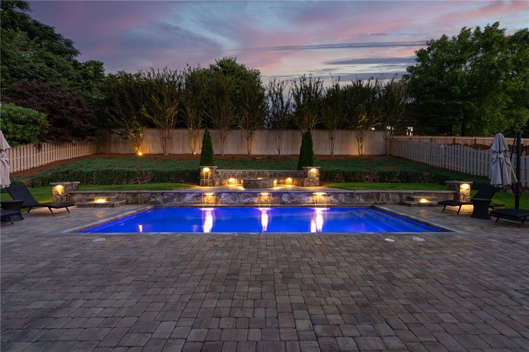 3205 PINECREST Drive