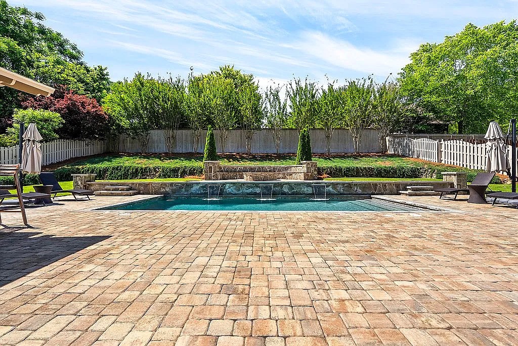 3205 PINECREST Drive