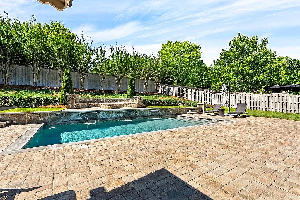 3205 PINECREST Drive