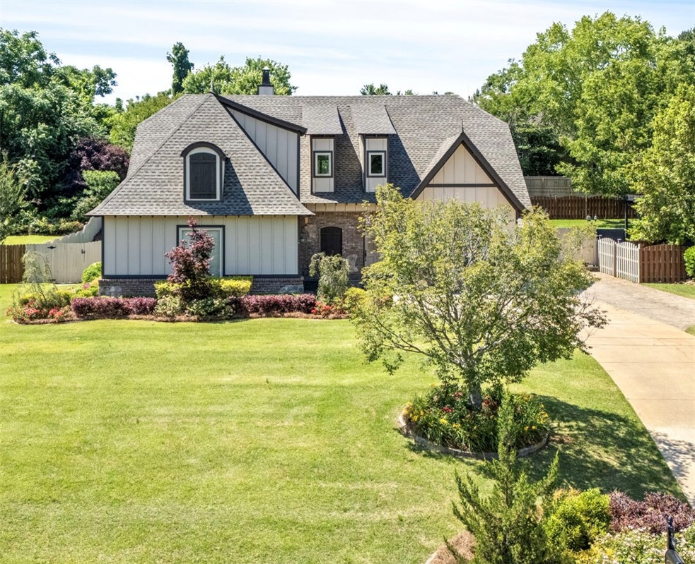 3205 PINECREST Drive