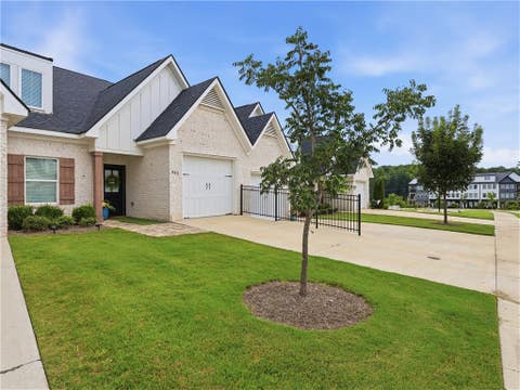 Photo of 545 CLOVERDALE Drive, Auburn, AL 36830 (MLS # 181949)