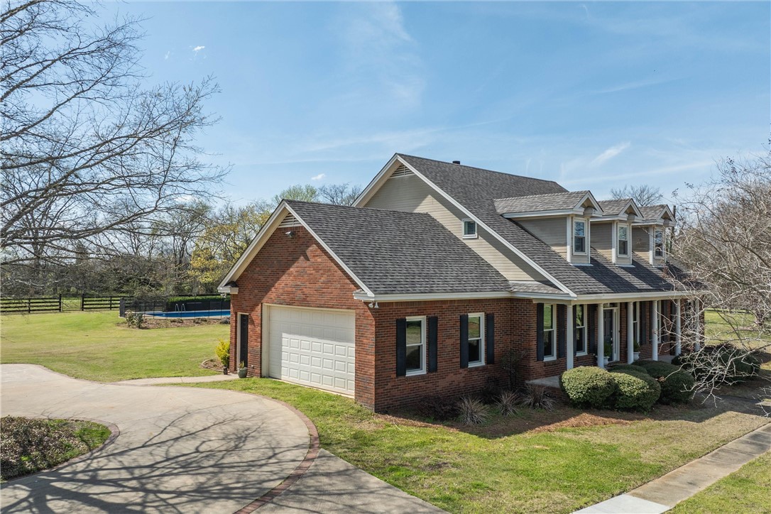 100 OAK LEAF Court