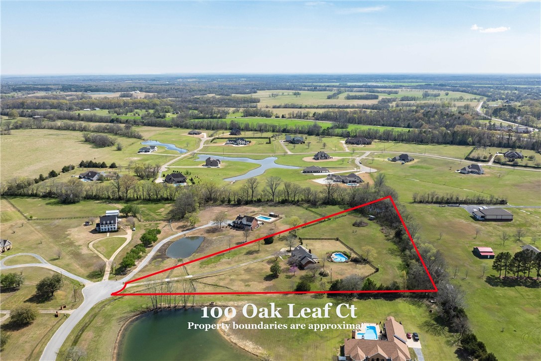 100 OAK LEAF Court