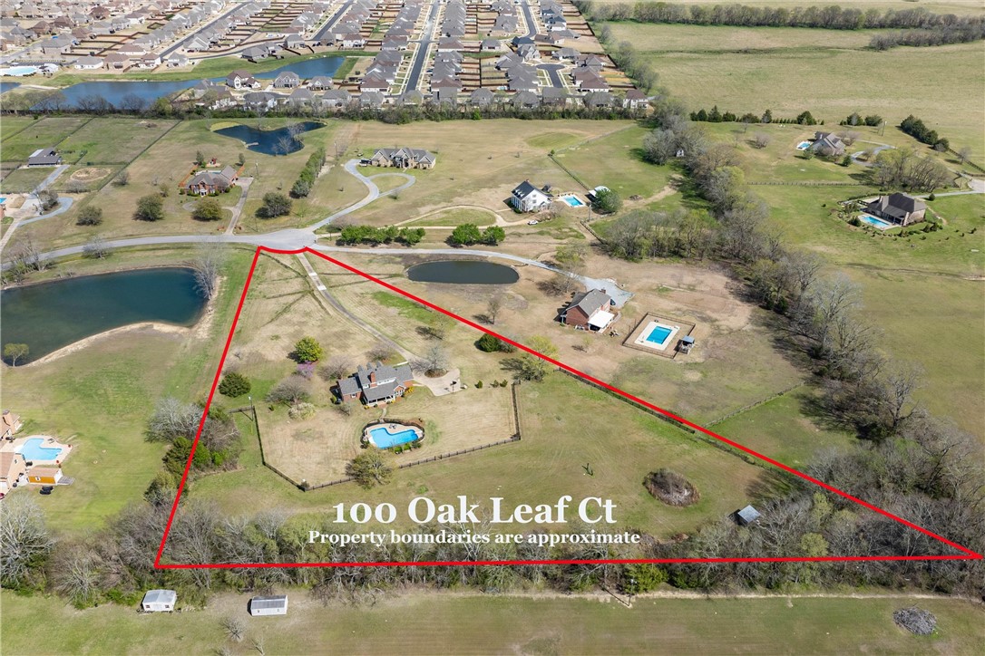 100 OAK LEAF Court
