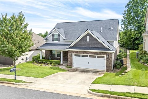 Photo of 935 FALCONER Drive, Auburn, AL 36832 (MLS # 180932)