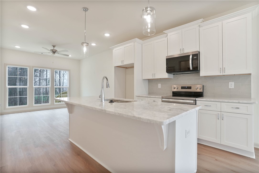 1079 WOODLAND Lane