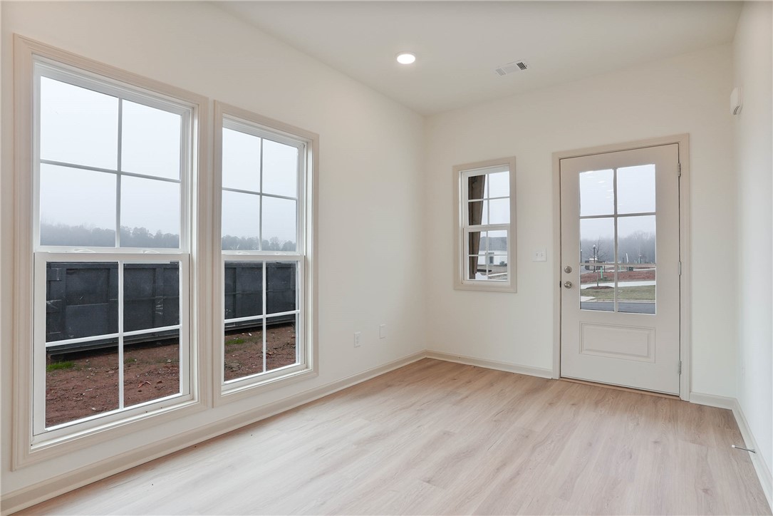 1079 WOODLAND Lane