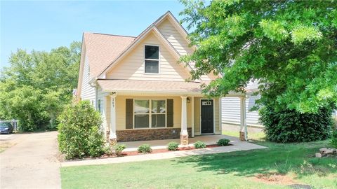 Photo of 769 Hunter Court, Auburn, AL 26832 (MLS # 176289)