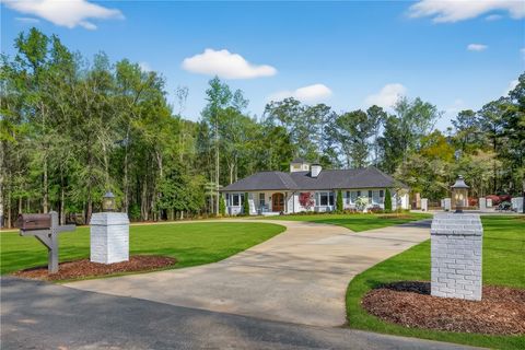 Photo of 2140 WHITE OAK Lane, Auburn, AL 36830 (MLS # 180565)